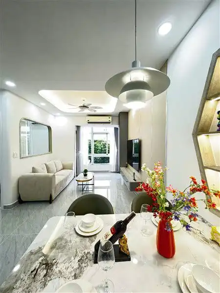 Sky Garden 3 3BR 2BA 고급 신규 가구, 월 2800만 동 - 한인 집중 지역