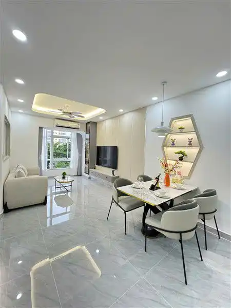 Sky Garden 3 3BR 2BA 고급 신규 가구, 월 2800만 동 - 한인 집중 지역