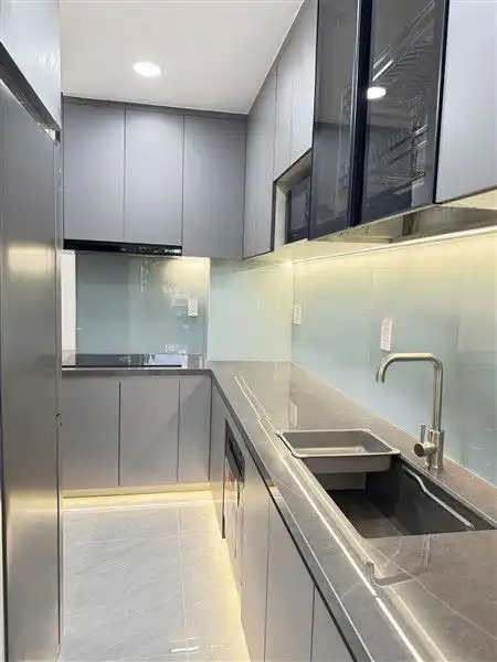 Sky Garden 3 3BR 2BA 고급 신규 가구, 월 2800만 동 - 한인 집중 지역