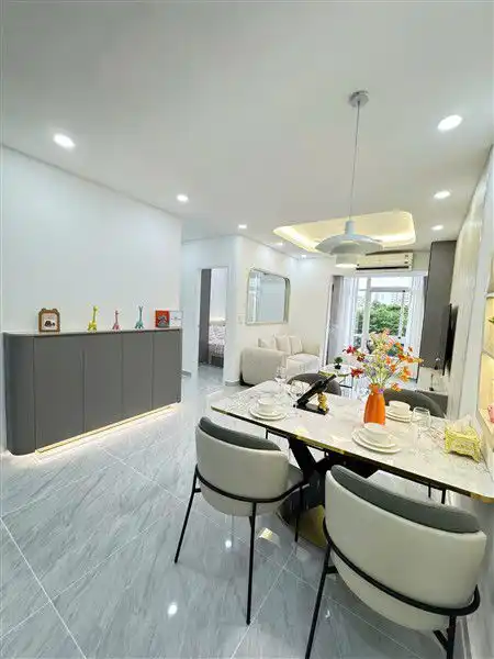 Sky Garden 3 3BR 2BA 고급 신규 가구, 월 2800만 동 - 한인 집중 지역