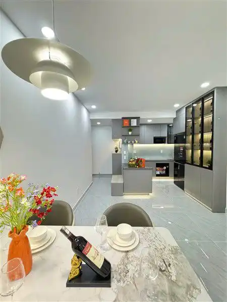 Sky Garden 3 3BR 2BA 고급 신규 가구, 월 2800만 동 - 한인 집중 지역